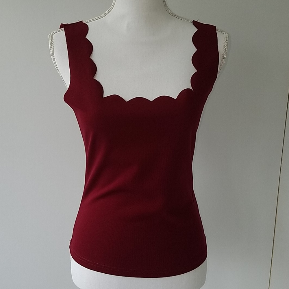 Maroon scalloped top size M